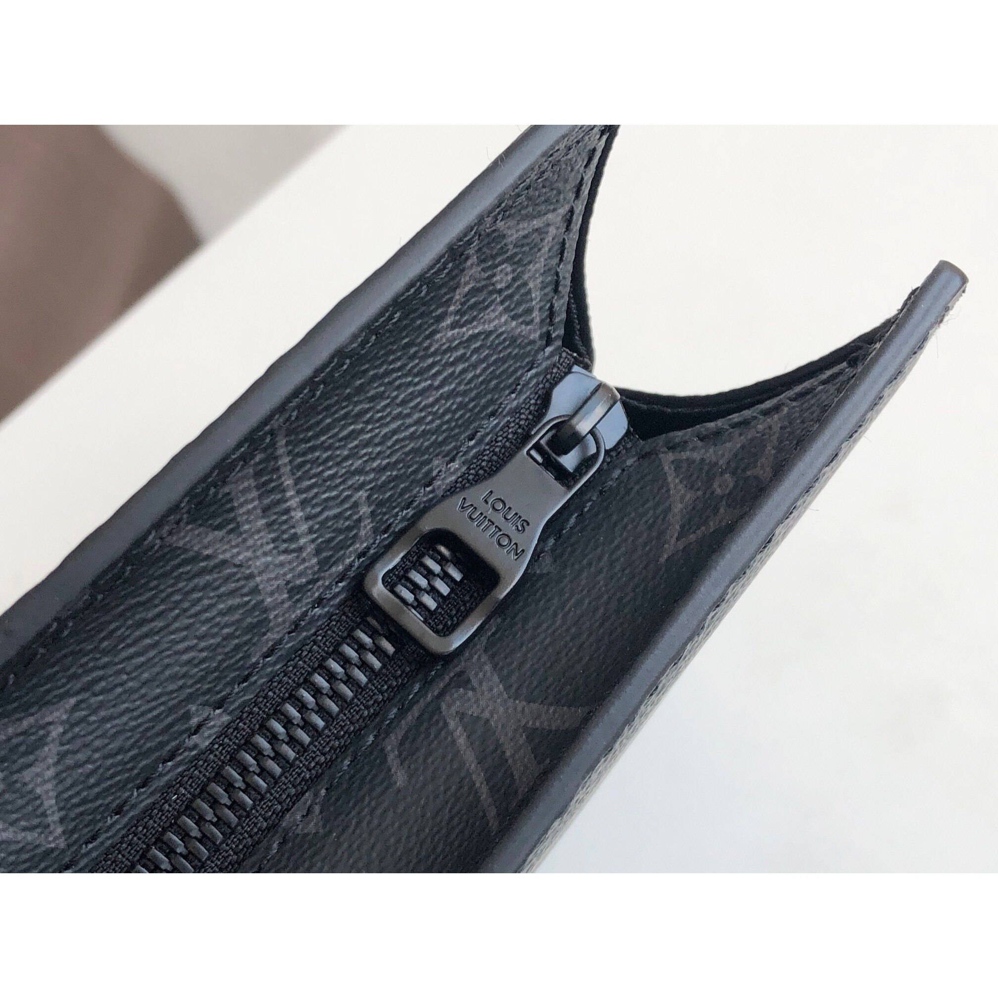 Louis Vuitton Sac plat horizontal zippe (M45265)