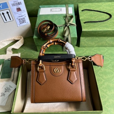 Mini Borsa Shopping Gucci Diana in pelle 