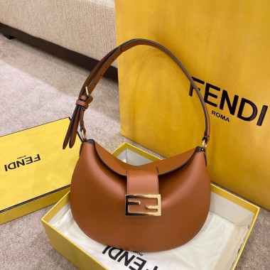 Fendi Croissant Small in Pelle  