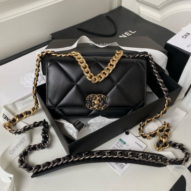 Chanel 19 Wallet on Chain