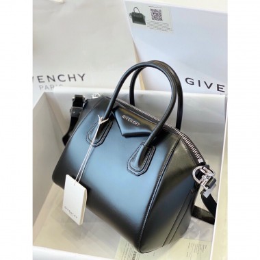 Givenchy Small Antigona Bag in Box Leather 