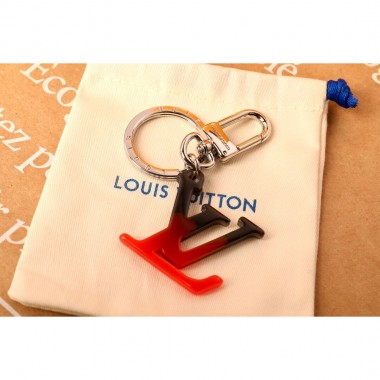 M80216 LV SPRAY BAG CHARM AND KEY HOLDER