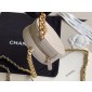 Chanel pelle 19  clutch con catena  