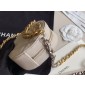 Chanel pelle 19  clutch con catena  