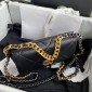 Chanel pelle 19  Pochette con catena  