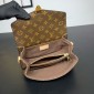 Louis Vuitton M46279 Pochette Métis East West